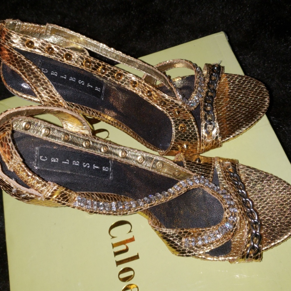 Heels - Picture 2 of 2